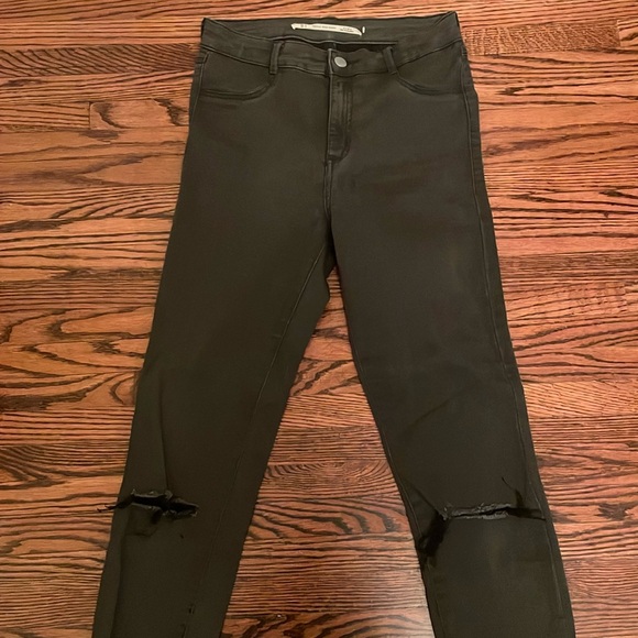 Zara women’s size 4 trafaluc denim makers. Grey colour. Natural fading. - Picture 2 of 7